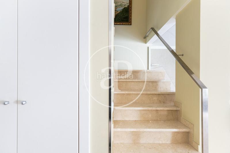 Foto 8ed4da35-e708-45e5-b095-76549fb20c63. Duplex avec chauffage parking dans Can Baró Barcelona