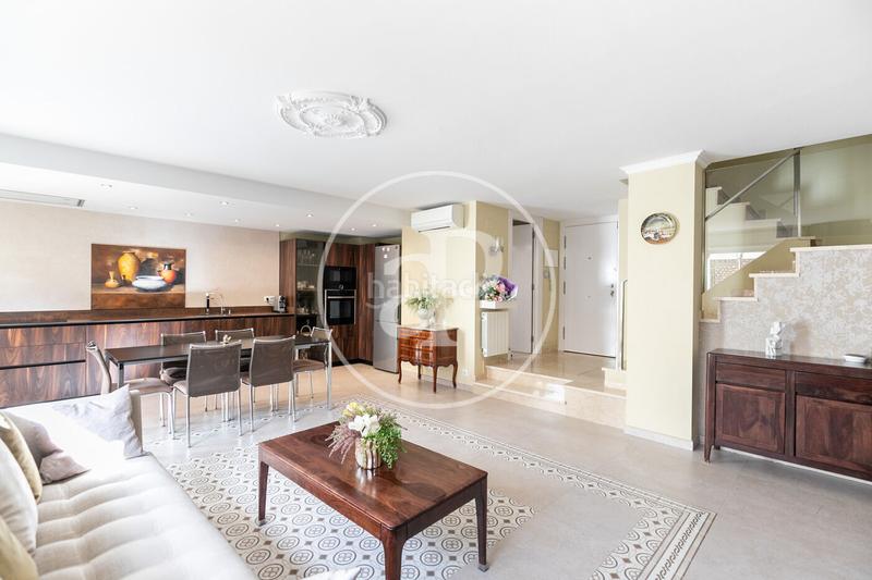 Foto a362eee2-8220-4b56-9047-fa2130a64a61. Duplex avec chauffage parking dans Can Baró Barcelona