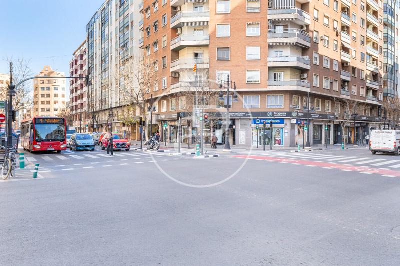 Foto 777301b4-0994-487d-8295-92b070e2fc55. Piso  en venta en plaza de españa en Arrancapins Valencia