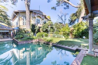Haus in Piscinas. Villa en venta en burriana