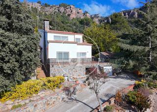 Casa  Carrer vilumara. Casa en venta en matadepera