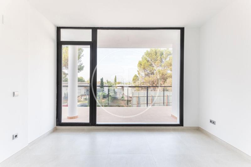 Foto 82b9b48b-cd15-409d-875a-024596246232. Casa aparellada amb calefacció aparcament a El Bosque Chiva