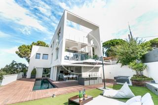 Miete Haus  Carrer de can basseda. Casa en alquiler en vallvidrera