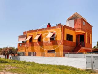 Maison à Corinto-Almardà. Chalet independiente en venta en almardá playa