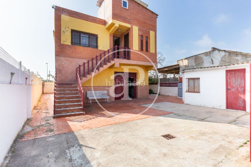 Foto 7b3759f1-809c-4869-bf2c-6fde6df6a73c. Casa amb calefacció aparcament a Corinto-Almardà Sagunt