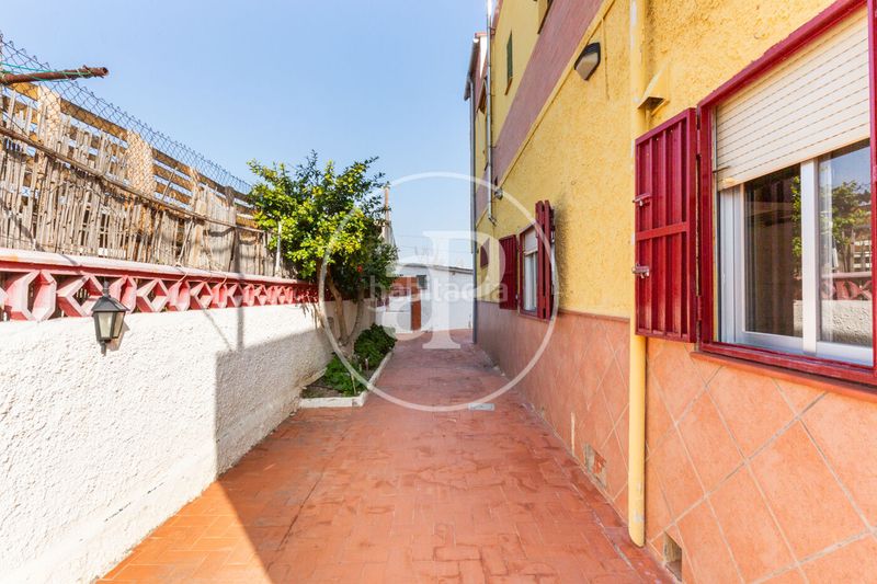 Foto b360f2f9-7a5a-44b9-ae39-9f47a44d002f. Casa amb calefacció aparcament a Corinto-Almardà Sagunt