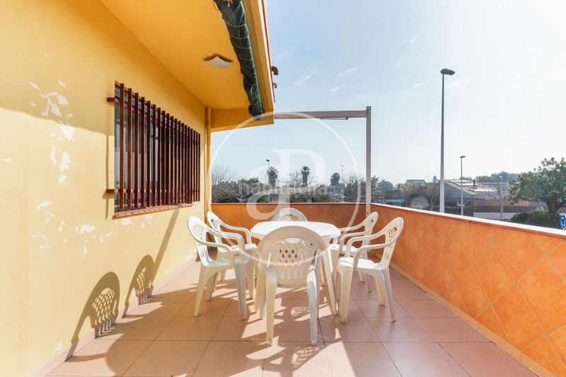 Foto bbc2f42e-2c0f-4fa8-8b3e-7aa01ed3616d. Casa amb calefacció aparcament a Corinto-Almardà Sagunt