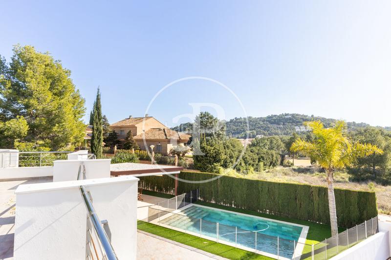 Foto 6c02eaca-76db-4279-a389-89d042d55767. Casa con riscaldamento parcheggio piscina in El Bosque Chiva