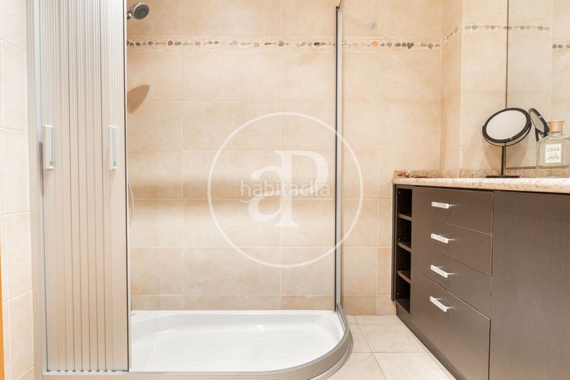 Foto a5a4f112-5cb0-45d1-bddc-fa81f46432ea. Casa adossada amb calefacció aparcament a Centre Sabadell