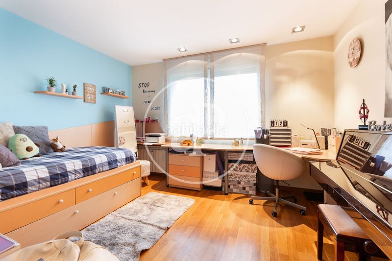 Foto cd81933f-7a5d-4be4-ab03-840437916307. Casa adossada amb calefacció aparcament a Centre Sabadell