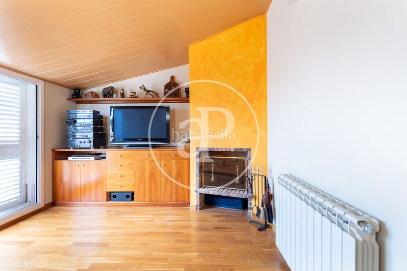 Foto e13bb480-2f67-43ce-b5fb-f38fa83f4c89. Casa adossada amb calefacció aparcament a Centre Sabadell