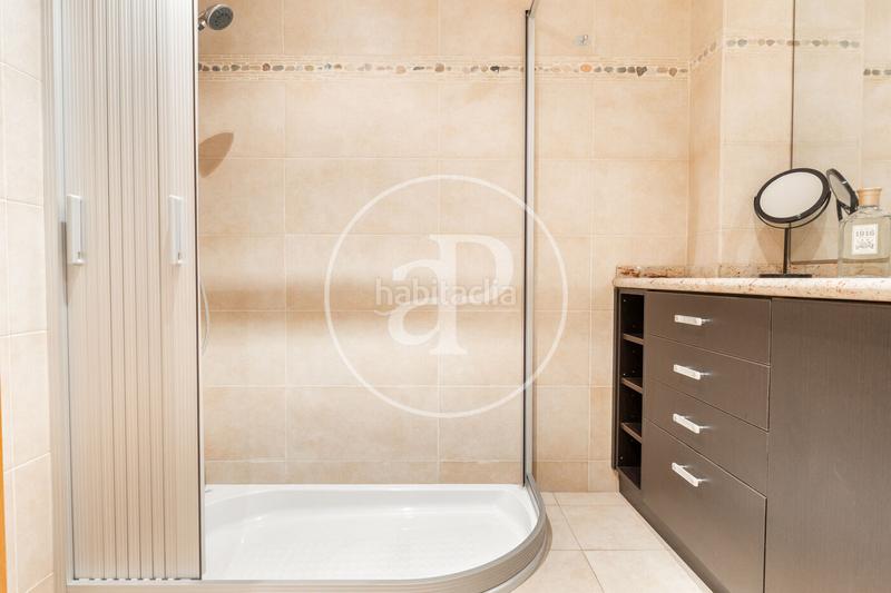 Foto a5a4f112-5cb0-45d1-bddc-fa81f46432ea. Casa adosada casa en venta en el centro en Centre Sabadell