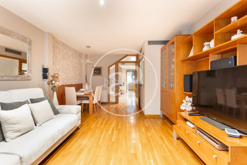 Foto b5db6b6a-cca0-4f27-bf14-fdb246052b20. Casa adosada casa en venta en el centro en Centre Sabadell