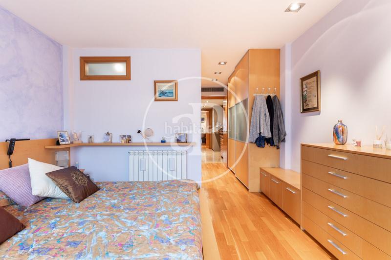 Foto c348c7c9-fd4c-4c12-a428-38efdee3c139. Casa adosada casa en venta en el centro en Centre Sabadell