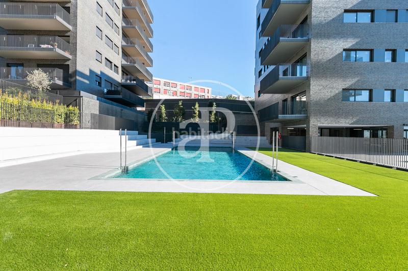 Foto dab1dbc2-e00d-4f90-a9e3-403286e358ef. Lloguer pis amb calefacció aparcament piscina a Finestrelles Esplugues de Llobregat