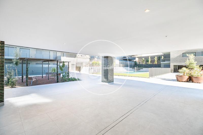 Foto 60ebfe3a-8bed-4293-a51e-d74156737f41. Miete etagenwohnung mit heizung parking pool in Finestrelles Esplugues de Llobregat