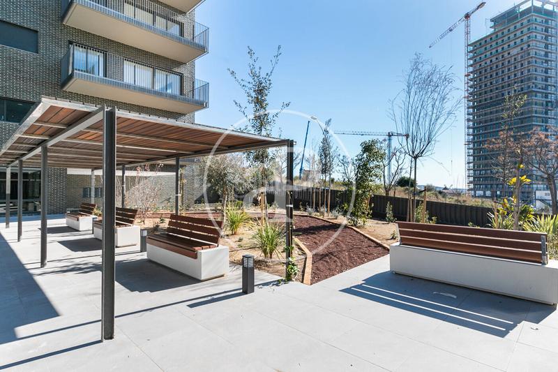 Foto 24ba34f0-e3fc-4224-a285-8ecc49a255a0. Rent flat with heating parking pool in Finestrelles Esplugues de Llobregat