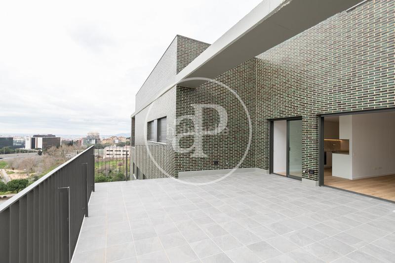 Foto 4304946b-8dfb-40e5-b411-e5d8d1b90f56. Rent flat with heating parking pool in Finestrelles Esplugues de Llobregat