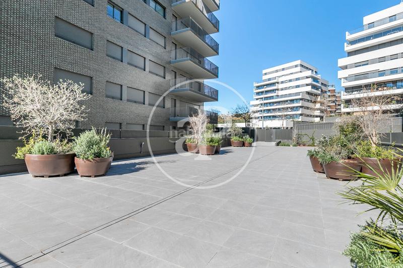 Foto a29e9a56-eb1a-4a15-b8fb-ee91d7cefb05. Rent flat with heating parking pool in Finestrelles Esplugues de Llobregat