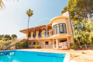 Maison à Zona Avenida Alta - Auditorio. Casa en venta en el vedat