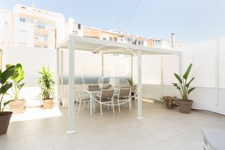 Rent Flat  Carrer del pintor gisbert. Piso en alquiler en ruzafa