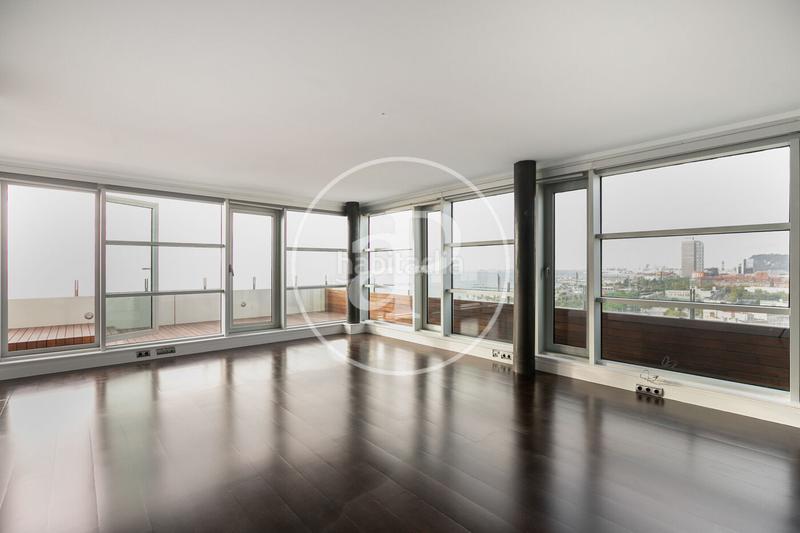 Foto 0e5b1647-c8c2-46df-bc4d-3e801e38e8cc. Rent penthouse with heating parking in Poblenou Barcelona