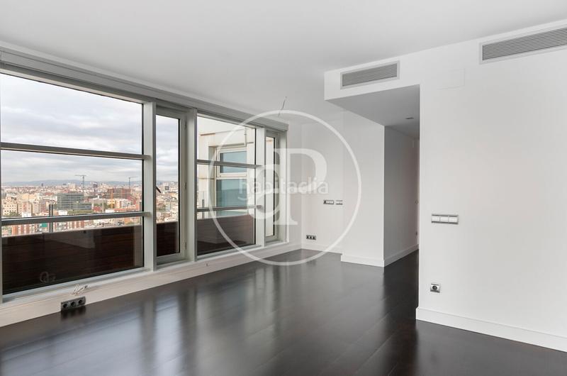 Foto 14803eb7-6113-42d5-914d-feb6d65dd0ac. Rent penthouse with heating parking in Poblenou Barcelona