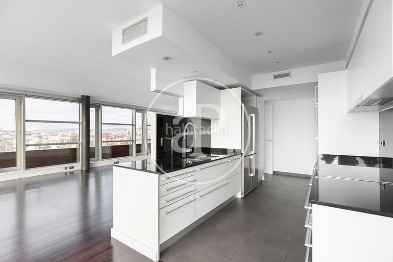 Foto 16426df7-e4ea-48d2-8856-c408a8dcee5b. Rent penthouse with heating parking in Poblenou Barcelona