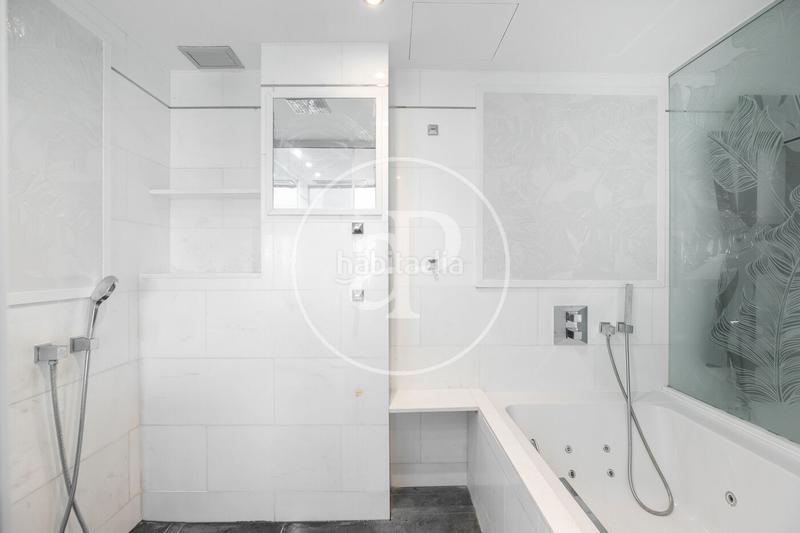 Foto 2600ba6c-39d3-453d-a455-ce1172c4a873. Rent penthouse with heating parking in Poblenou Barcelona