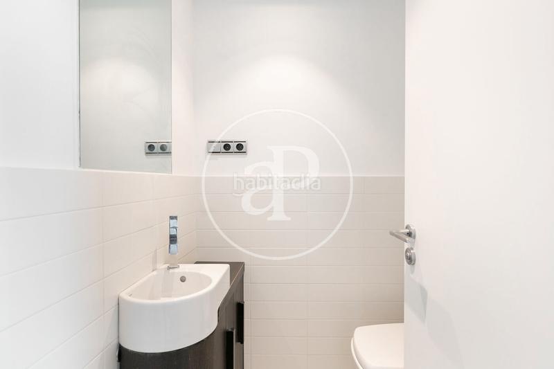 Foto 2b20ea64-6a40-40d7-8c0f-6edcf12c00fa. Rent penthouse with heating parking in Poblenou Barcelona