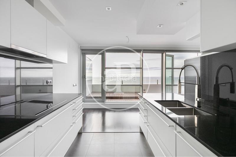 Foto 40a1e39d-be64-4c16-9c97-7660dee650ee. Rent penthouse with heating parking in Poblenou Barcelona