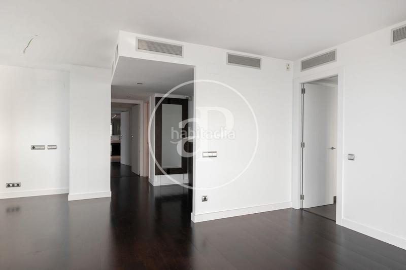 Foto 4501edaa-41b9-4e15-8a2a-bf8f0bbe344b. Rent penthouse with heating parking in Poblenou Barcelona