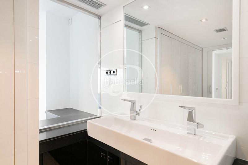 Foto 58da553a-c4ba-48c1-831e-54bbe3937ecc. Rent penthouse with heating parking in Poblenou Barcelona