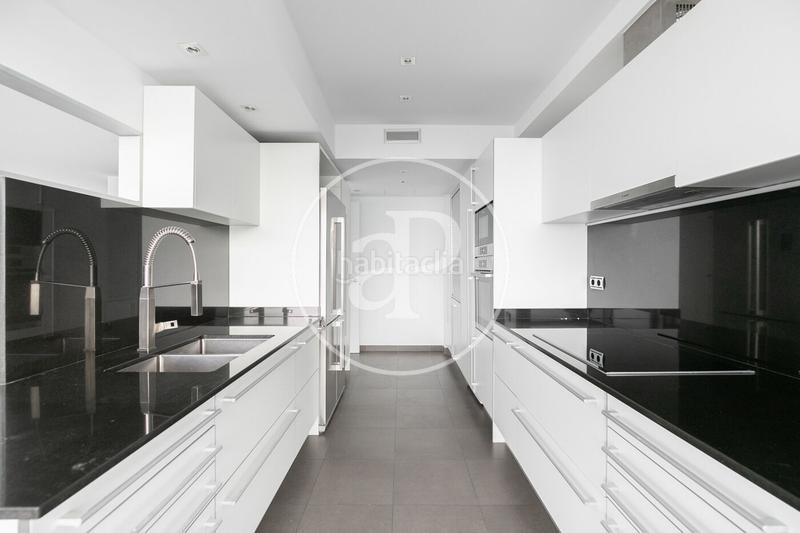 Foto a60a9a70-4c65-427f-80b3-0805fee138d3. Rent penthouse with heating parking in Poblenou Barcelona