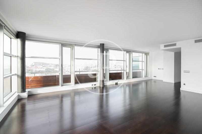 Foto c5171d29-a487-4d18-95f0-8837a268a68c. Rent penthouse with heating parking in Poblenou Barcelona