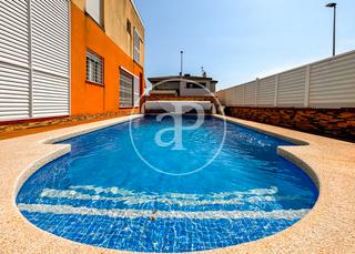 Maison jumelée à Playa. Casa adosada en venta en burriana playa