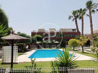 Maison jumelée à Alicante Golf. Chalet adosado en venta en playa de san juan