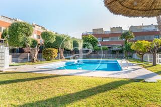 Semi detached house in Alicante Golf. Chalet adosado en venta en playa de san juan