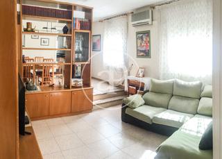 Maison  Carrer de martí díez. Casa en venta en terrassa