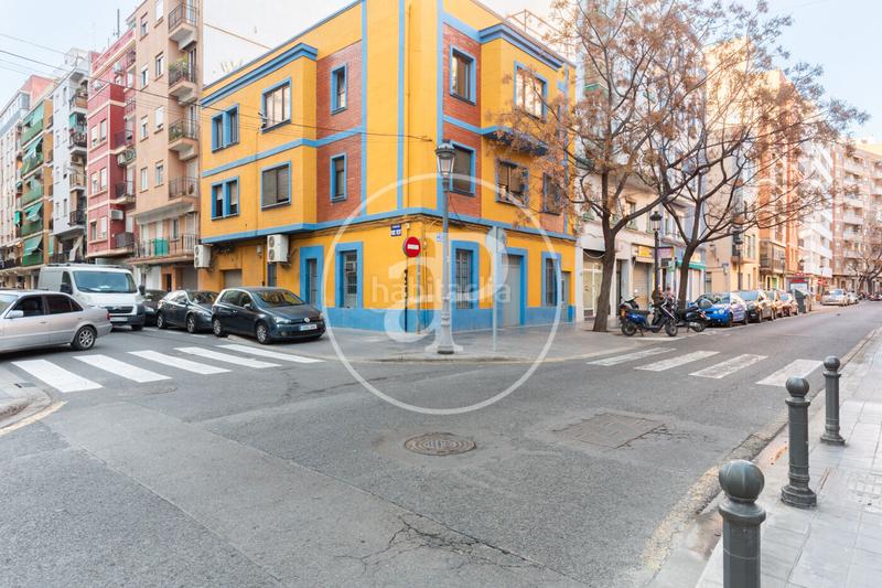 Foto b89450a1-472a-4bff-88ba-cdf49333c217. Alquiler casa  en alquiler en en corts en Na Rovella - Hermanos Maristas Valencia