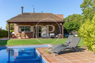 Casa  Av. de montserrat roig. Casa en venta en mirasol