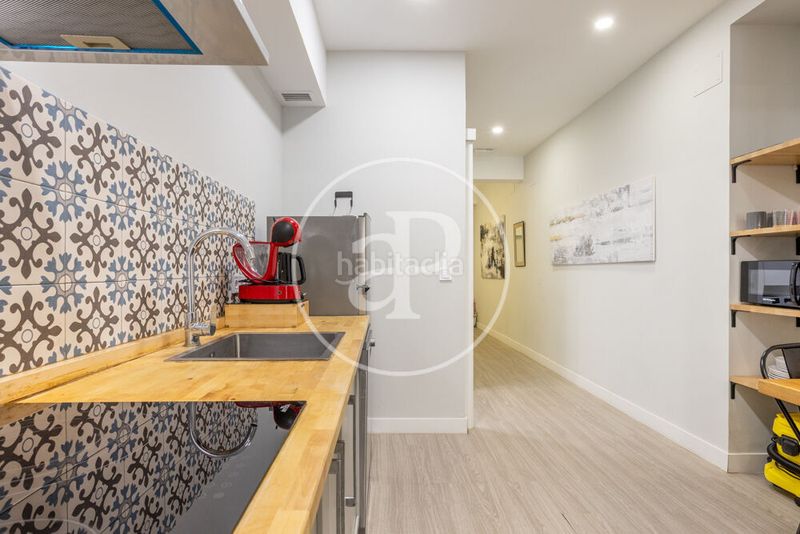 Foto f10717f0-8248-48ca-bb14-63c1c89c691a. Loft amb calefacció a En Corts - Doctor Waksman Valencia