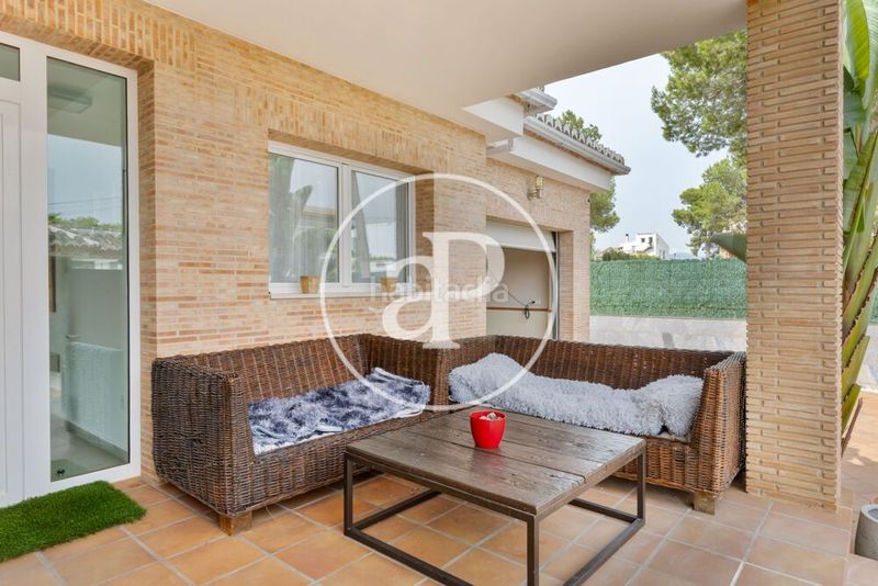 Foto b8e29fbc-585c-4e7a-b3a8-4f3538da47ce. Lloguer casa amb calefacció aparcament piscina a Bétera