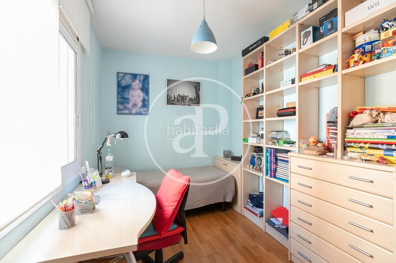 Foto 5c4fb567-6332-474d-bae0-1cb3ca902fdd. Casa adossada amb calefacció aparcament a El Camp de l´Arpa del Clot Barcelona