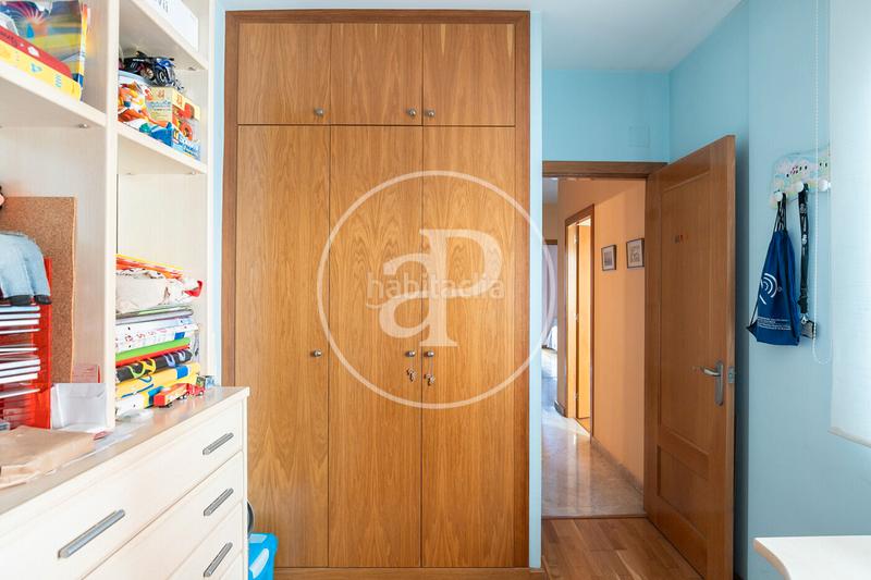 Foto 62aedeb2-663b-4ef8-8369-db773a85da02. Casa adossada amb calefacció aparcament a El Camp de l´Arpa del Clot Barcelona