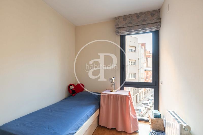 Foto 81fd0d79-86a9-4f16-baf8-53a20b31a949. Casa adossada amb calefacció aparcament a El Camp de l´Arpa del Clot Barcelona