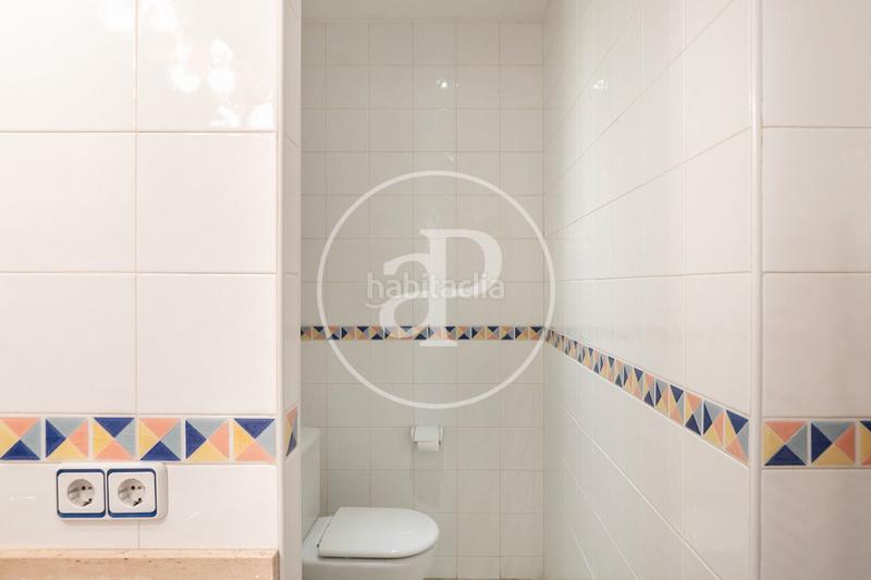 Foto af829979-5eb7-43a8-875c-785a16e677b9. Casa adossada amb calefacció aparcament a El Camp de l´Arpa del Clot Barcelona