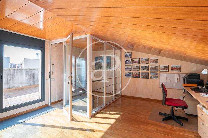 Foto b02e9590-fc2d-4182-93aa-977ba6f9b904. Casa adossada amb calefacció aparcament a El Camp de l´Arpa del Clot Barcelona