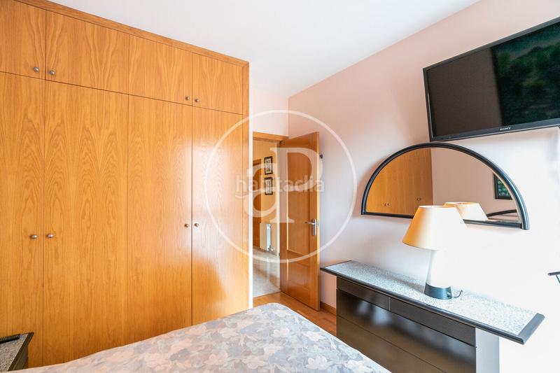 Foto c14f6642-6511-44a4-84ca-42a45b22da5b. Casa adossada amb calefacció aparcament a El Camp de l´Arpa del Clot Barcelona