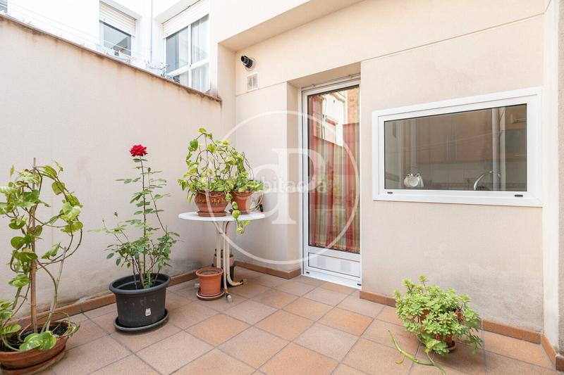 Foto e14e44c5-1d2e-4ce9-8c72-01429daf9058. Casa adossada amb calefacció aparcament a El Camp de l´Arpa del Clot Barcelona